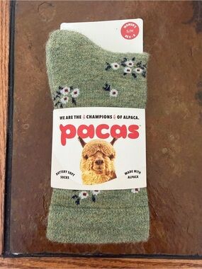 Pacas Women's Green Floral Alpaca Crew Socks - Soft Alpaca Blend